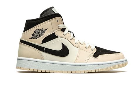 nike jordan zwart beige|air jordan 1 mid beige.